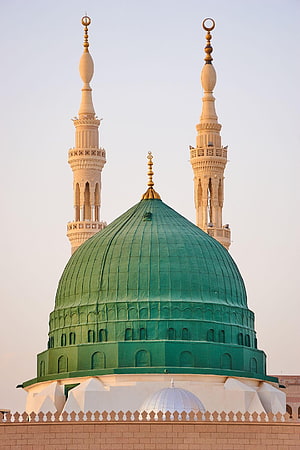 The Green Dome of the Prophet's Mosque in Medina with Minarets HD phone wallpaper