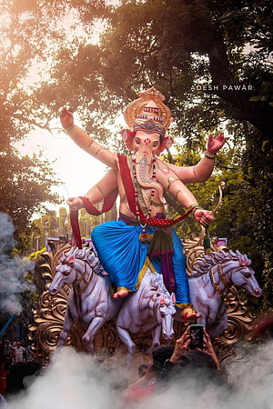 Majestic Ganesha Chaturthi Pandal Statue Riding White Horses in Mumbai HD phone wallpaper