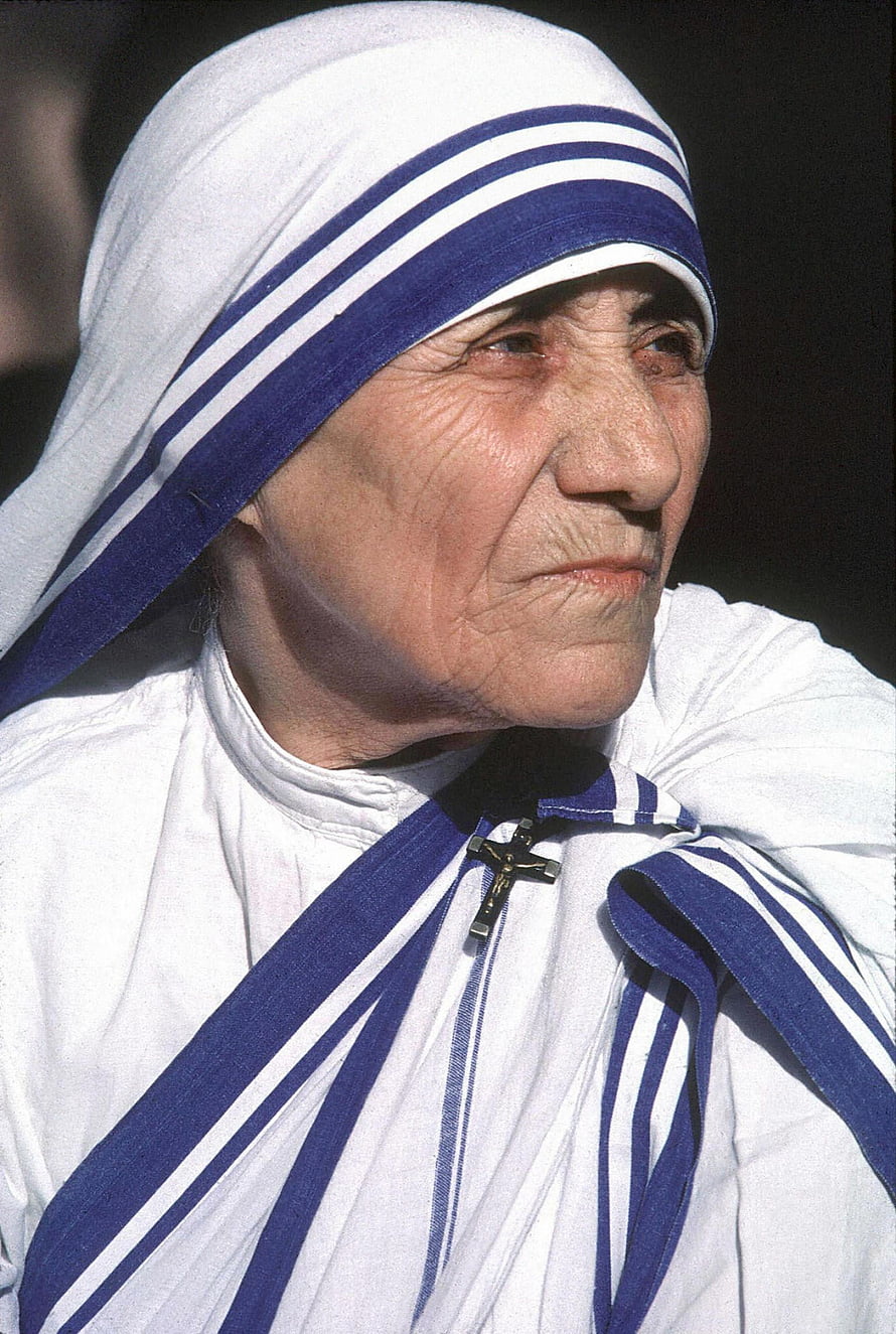 Mother Teresa Portrait in White and Blue Saree with Cross Pendant HD phone wallpaper