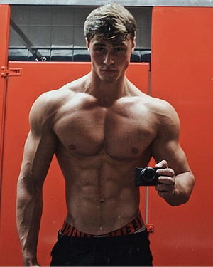 David Laid Mirror Selfie in Gym Locker Room HD phone wallpaper