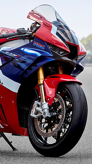 Honda CBR1000RR Fireblade HRC sportbike front end with gold forks and Brembo brakes HD phone wallpaper