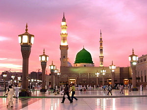 Al-Masjid an-Nabawi in Medina at Sunset with Green Dome and Minarets HD wallpaper