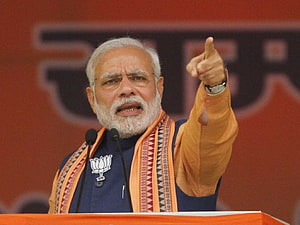 Narendra Modi Addressing a Political Rally in Traditional Attire HD wallpaper