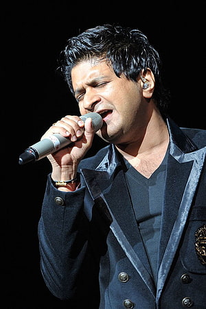 KK Live Concert Performance in Black Suit with Microphone HD phone wallpaper