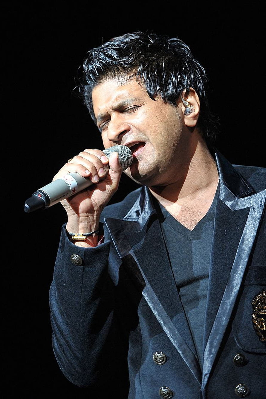 KK Live Concert Performance in Black Suit with Microphone HD phone wallpaper