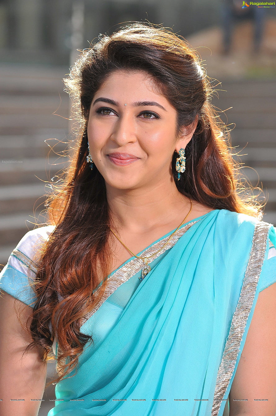 Sonarika Bhadoria in a Turquoise Saree with Silver Border and Traditional Jewelry HD phone wallpaper