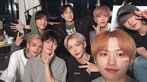 NCT Dream members posing together in a casual group selfie with peace signs HD wallpaper