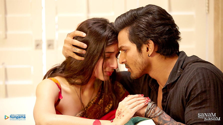 Sanam Teri Kasam Romantic Couple Embrace Scene Still HD wallpaper