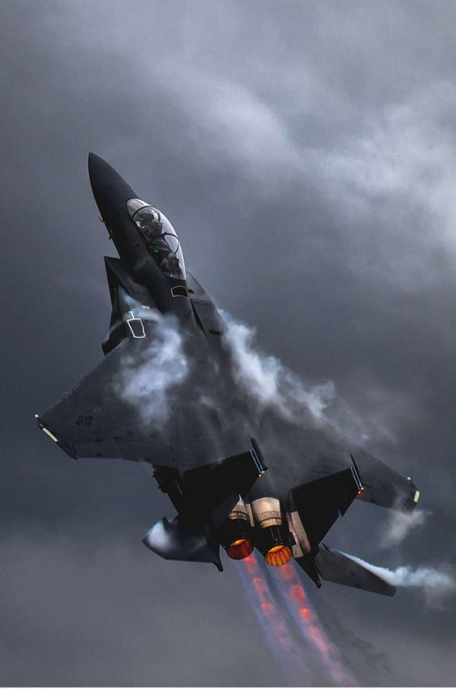 F-22 Raptor Fighter Jet Climbing with Afterburners Engaged HD phone wallpaper