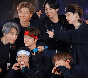BTS Full Group Stage Performance in Black Outfits HD wallpaper