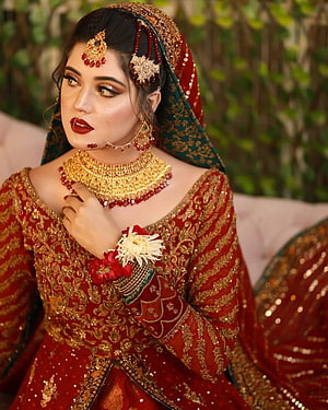 Elegant Pakistani Bridal Portrait in Red and Gold Embroidered Lehenga with Traditional Jewelry HD phone wallpaper