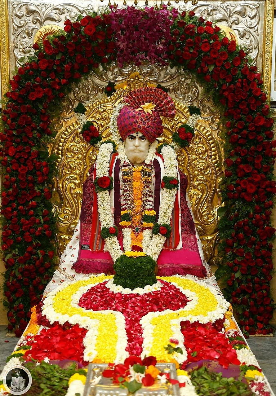 Sai Baba Shirdi Statue Decorated With Red Roses And Flower Rangoli HD phone wallpaper