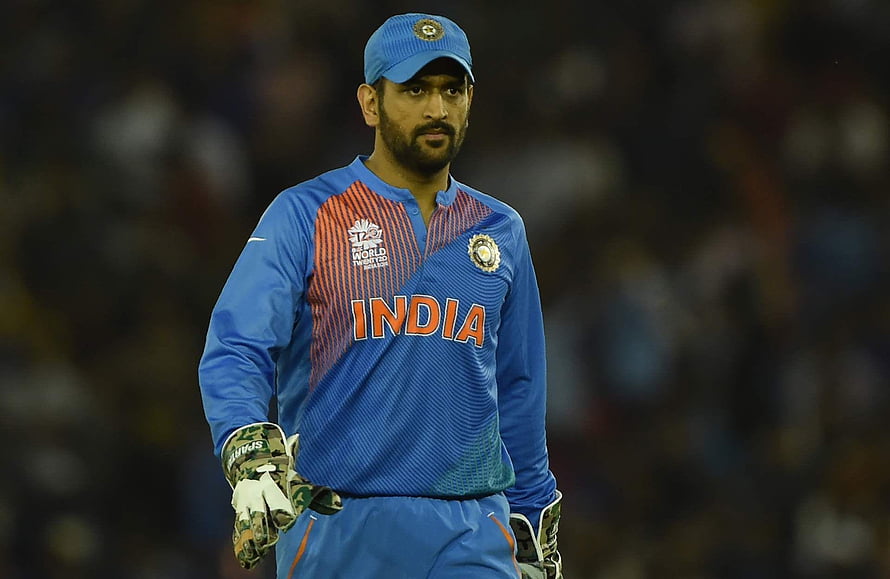 MS Dhoni in India Cricket Team Jersey During World T20 Match HD wallpaper