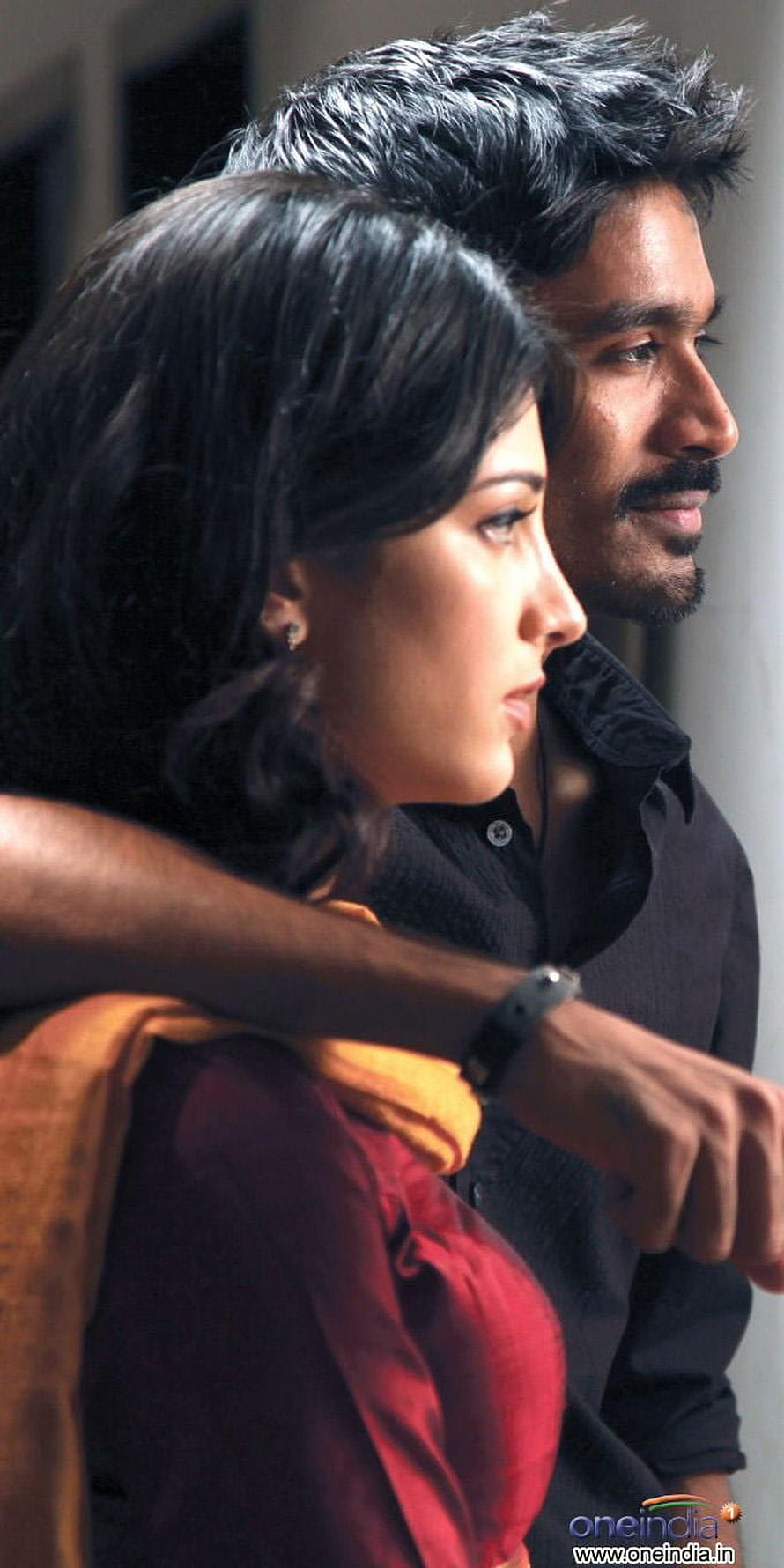 Intimate Profile Portrait of a Romantic Couple in Black and Red Attire, 3 Moonu Movie, three movie HD phone wallpaper