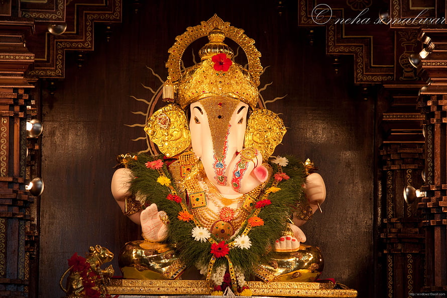 Dagdusheth Ganpati Murti Adorned With Gold Jewelry And Fresh Flower Garland HD wallpaper
