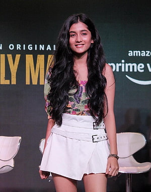 Daisy Edgar-Jones at the Family Matters Amazon Prime Video promotional event wearing a floral top and white skirt HD phone wallpaper