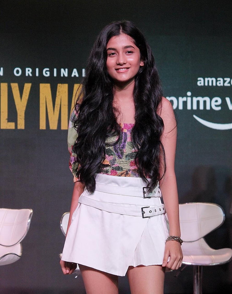 Daisy Edgar-Jones at the Family Matters Amazon Prime Video promotional event wearing a floral top and white skirt HD phone wallpaper