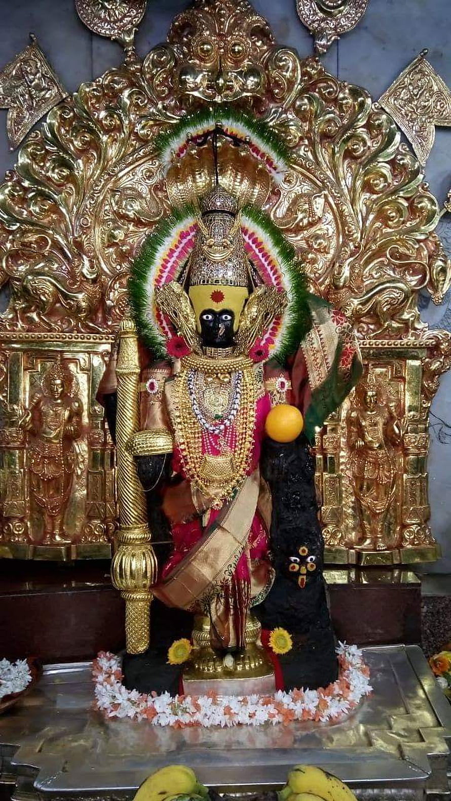 Mahalaxmi Temple Kolhapur: Ornate Black Idol with Gold Crown and Sacred Garlands HD phone wallpaper