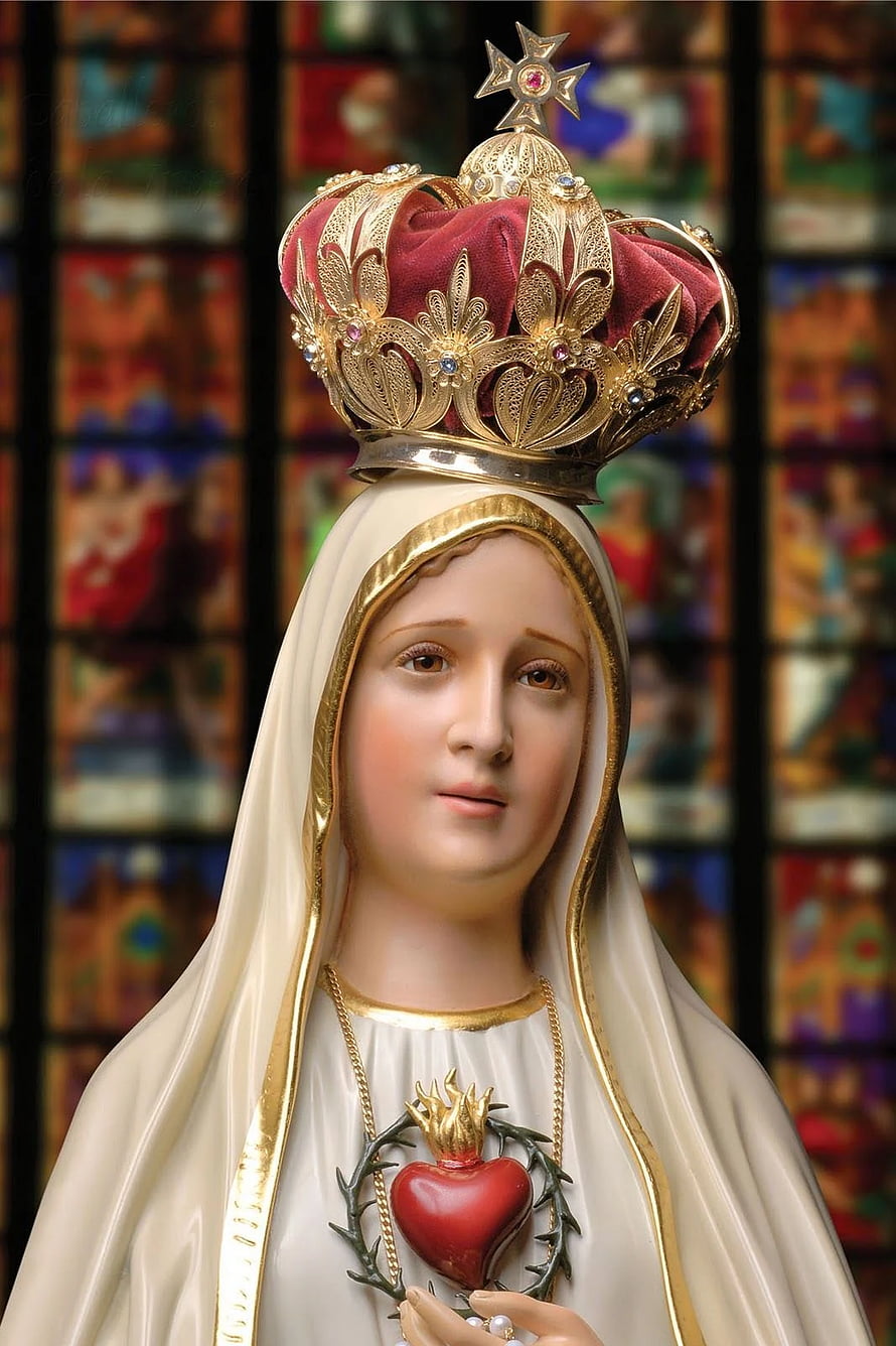 Statue of Our Lady of Fatima wearing a golden crown and holding the Immaculate Heart HD phone wallpaper