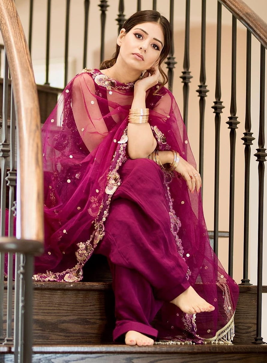 Elegant Woman in Magenta Embroidered Punjabi Suit Sitting on Wooden Staircase, Tania's Feet << wikiFeet, tania punjabi HD phone wallpaper