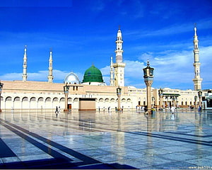 Al-Masjid an-Nabawi in Medina with the Green Dome and Minarets HD wallpaper