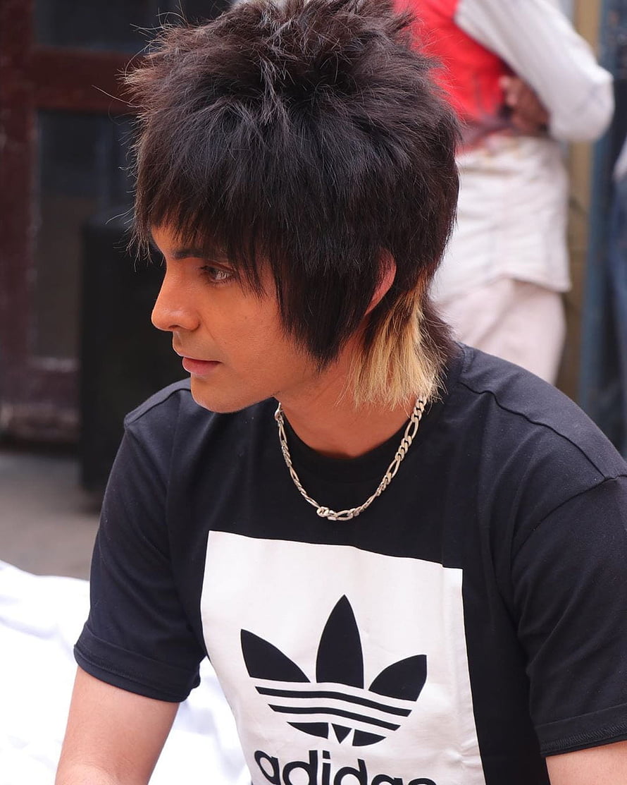 Portrait of a young man with spiky black and blonde hair wearing a black Adidas t-shirt and silver chain, Portrait graphy men ...in.pinterest, sukha HD phone wallpaper