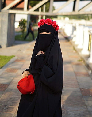 Woman in Black Niqab with Red Flower Crown and Red Bag, 4 Beautiful Cute Girls Islamic for WhatsApp Instagram Profile, instagram girls dp HD phone wallpaper