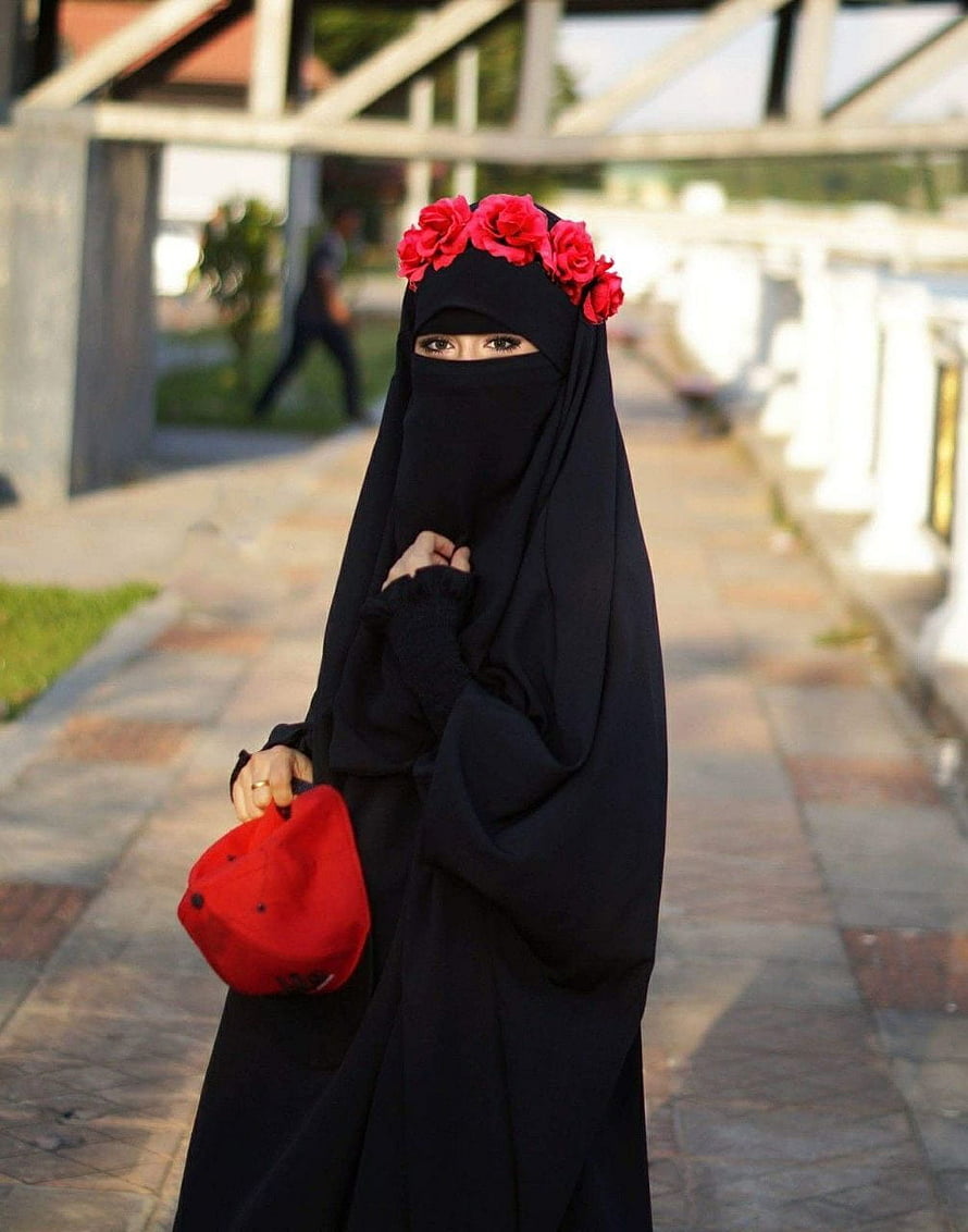 Woman in Black Niqab with Red Flower Crown and Red Bag, 4 Beautiful Cute Girls Islamic for WhatsApp Instagram Profile, instagram girls dp HD phone wallpaper