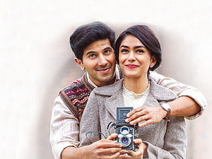 Dil Dhadakne Do Movie Poster Featuring Ranveer Singh And Anushka Sharma With Vintage Camera HD wallpaper