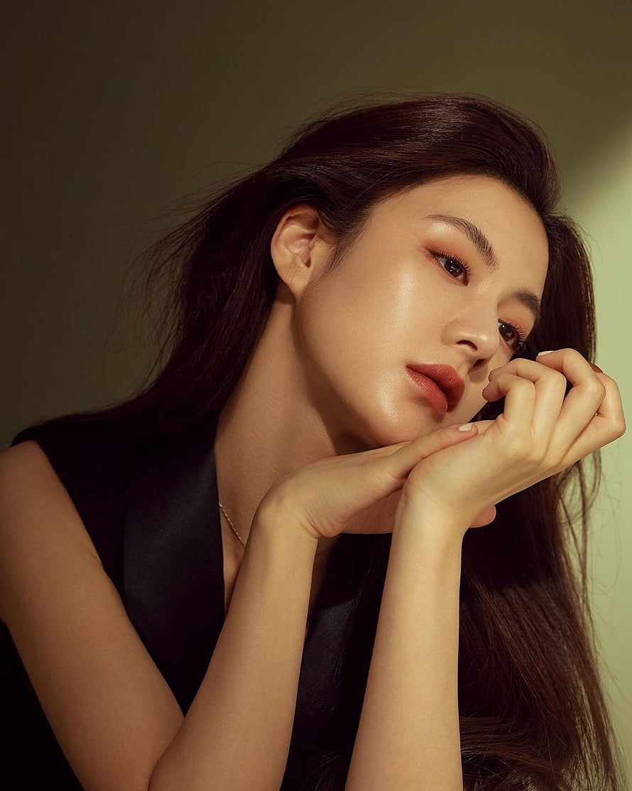 Go Yoon Jung Elegant Portrait with Soft Studio Lighting and Dark Attire HD phone wallpaper