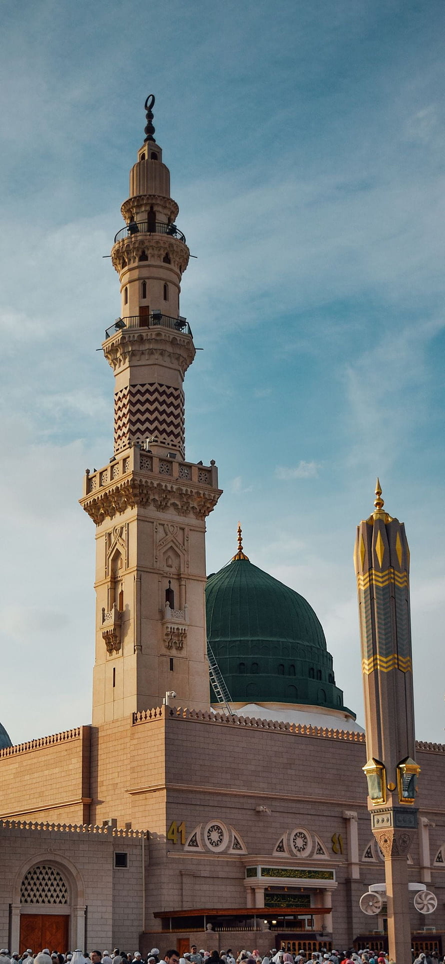 Al-Masjid an-Nabawi Green Dome and Minaret in Medina, Saudi Arabia HD phone wallpaper