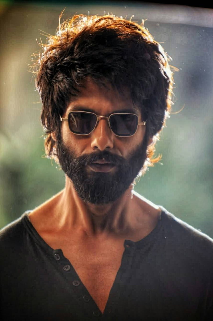 Portrait of a bearded man wearing sunglasses and a black henley shirt with dramatic backlighting, Kabir Singh by Thunder_Bolds, shahid kapoor kabir singh HD phone wallpaper