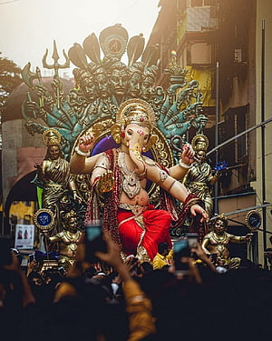 Chintamani Ganpati Festival Procession in Chinchpokli with Elaborate Golden Idol HD phone wallpaper