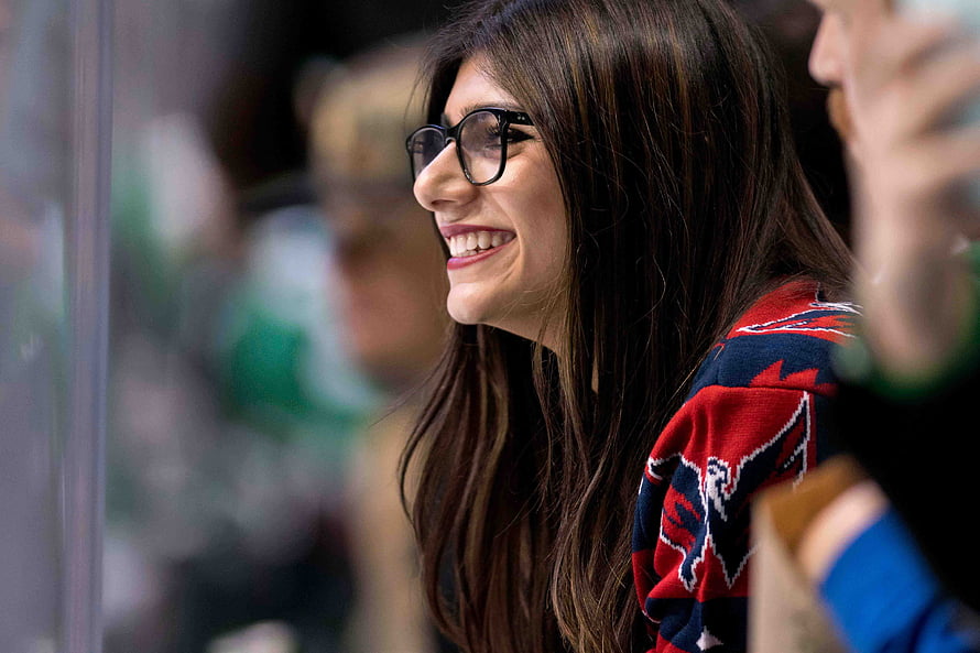 Smiling Woman With Glasses Wearing Red And Blue Patterned Sweater, Mia Khalifa HD wallpaper
