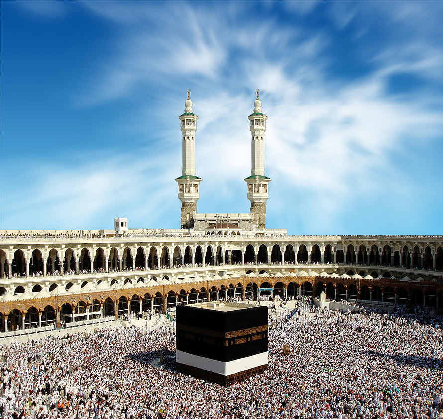 The Kaaba in Mecca Surrounded by Pilgrims Under a Bright Blue Sky HD wallpaper