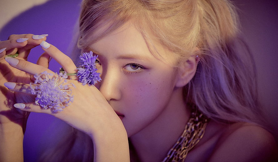 Blackpink Rose Portrait With Purple Flowers And Gold Chain Necklace HD wallpaper