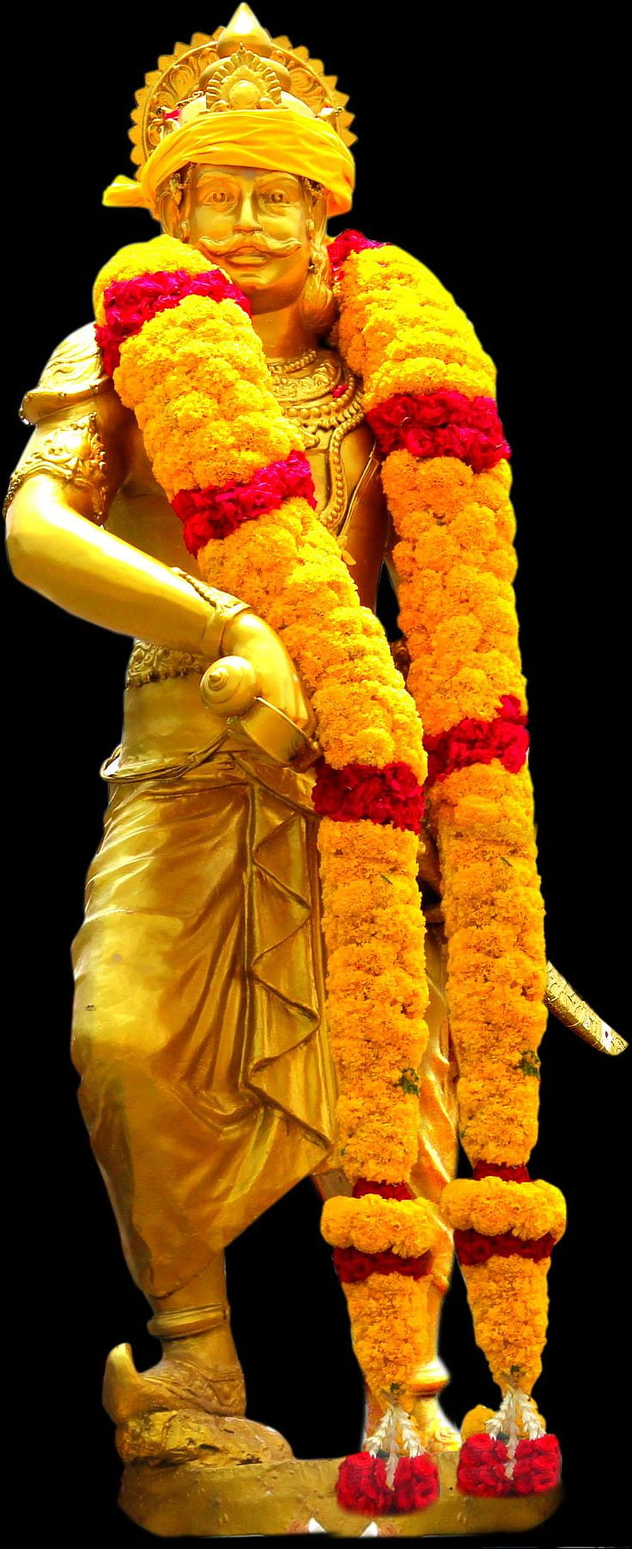 Mutharaiyar Dhamu Golden Statue Adorned with Marigold and Rose Garlands HD phone wallpaper