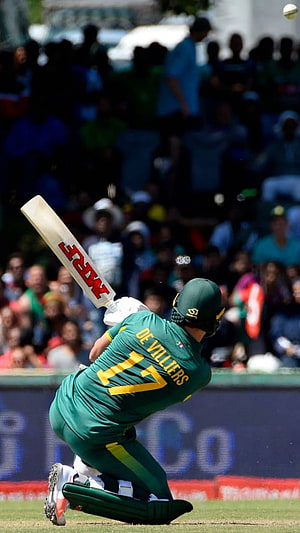 AB de Villiers in Green South Africa Kit Playing a Cricket Shot HD phone wallpaper