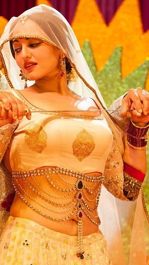 Sonakshi Sinha in Traditional Indian Bridal Attire with Gold Jewelry and Veil HD phone wallpaper