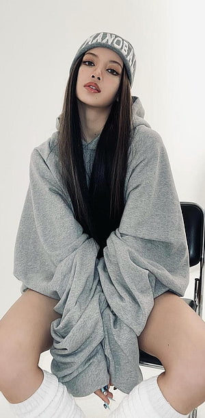 Lisa from BLACKPINK in oversized grey hoodie and beanie with long dark hair HD phone wallpaper