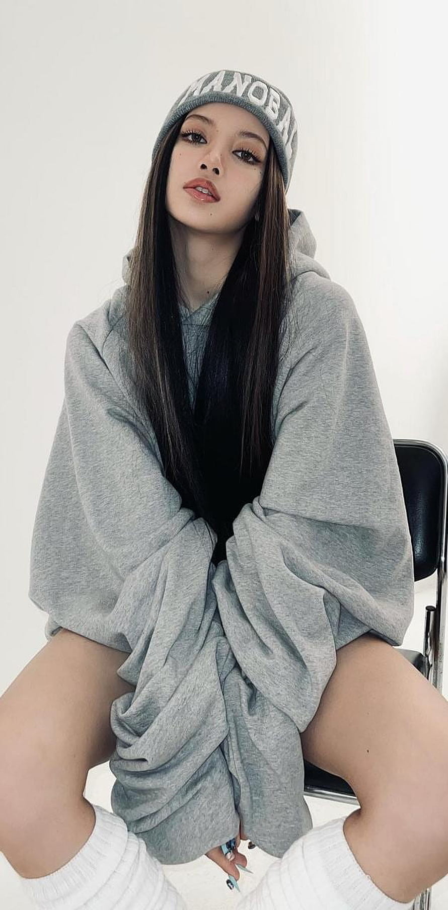 Lisa from BLACKPINK in oversized grey hoodie and beanie with long dark hair HD phone wallpaper