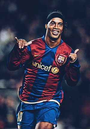 Ronaldinho Celebrating in Classic Barcelona Home Kit with UNICEF Sponsor HD phone wallpaper