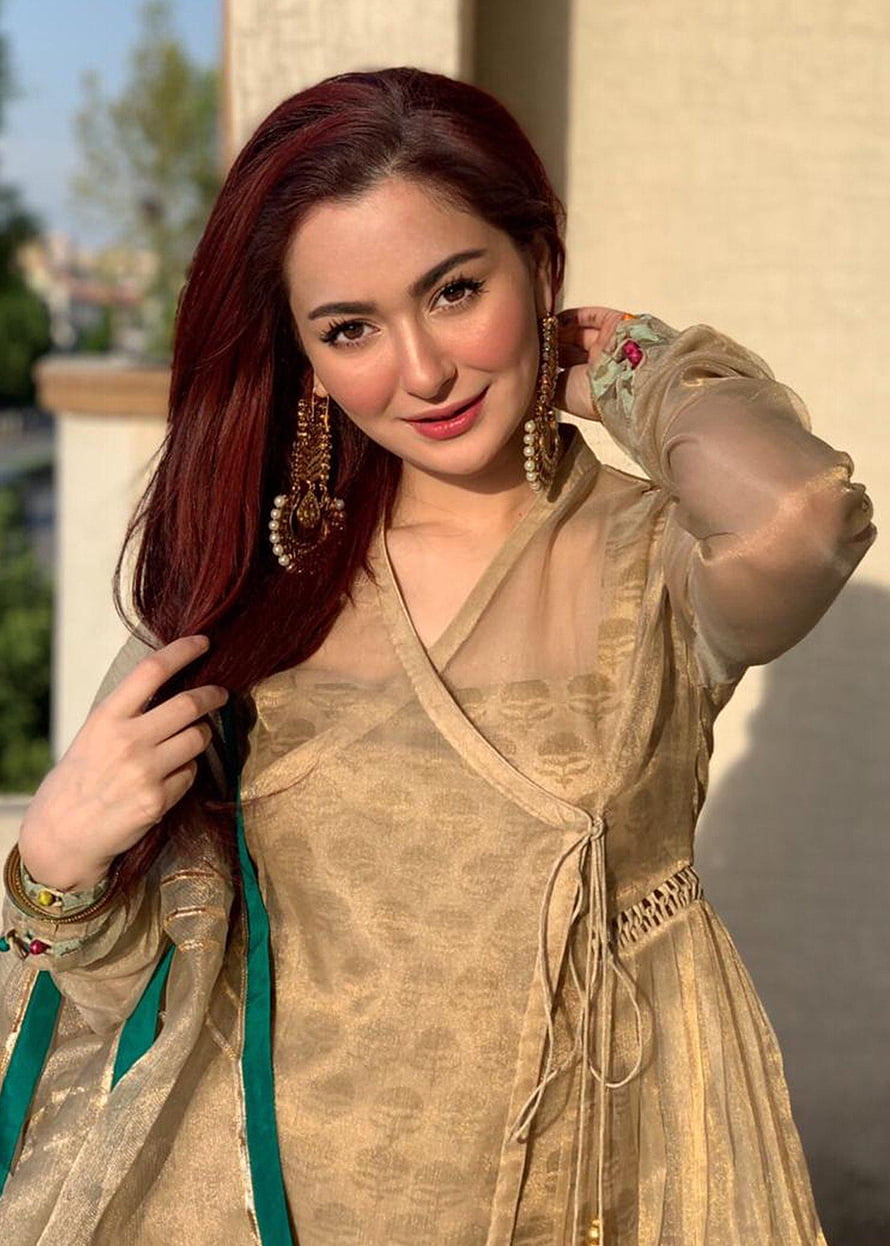 Hania Amir in Elegant Gold Embroidered Dress with Traditional Jewelry HD phone wallpaper