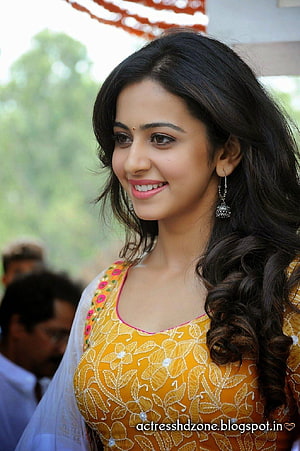 Rashmika Mandanna smiling portrait wearing yellow embroidered traditional outfit, SOUTH INDIAN ACTRESS in Samantha in Manam movie, full actress HD phone wallpaper