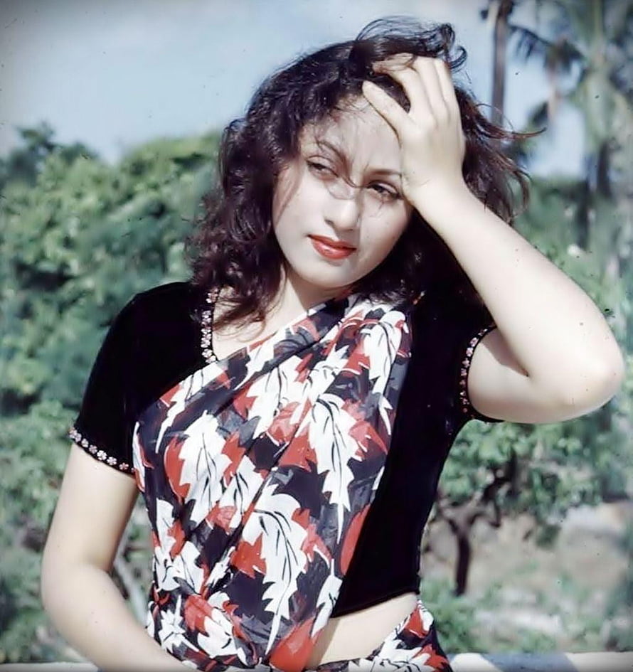 Madhubala Vintage Portrait in Floral Saree and Black Blouse HD phone wallpaper