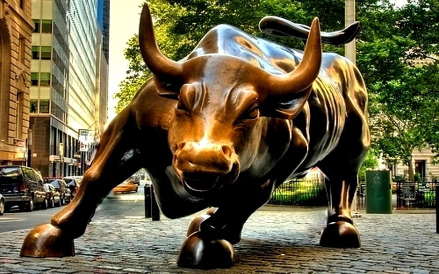 Charging Bull Statue in New York City Financial District HD wallpaper