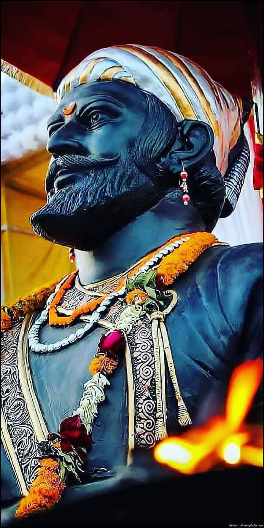 Statue of Chhatrapati Shivaji Maharaj with Turban and Floral Garlands HD phone wallpaper
