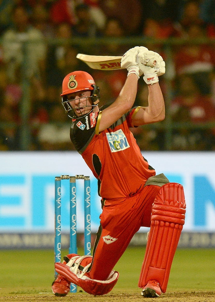 Ab De Villiers Playing Cricket in Royal Challengers Bengaluru Kit HD phone wallpaper