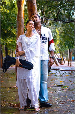 Sillunu Oru Kadhal Romantic Couple Under Tree in White Attire HD phone wallpaper