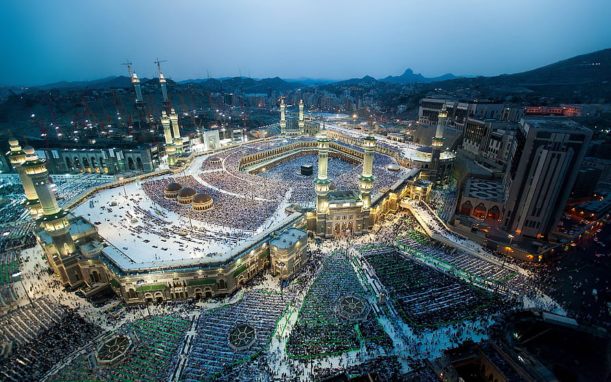 Aerial View of Masjid Al Haram and the Kaaba in Mecca at Dusk HD wallpaper